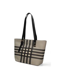 Borsa tote beige con motivo a strisce nere e dettagli in metallo dorato. Manici in pelle sintetica nera. Texture liscia, forma rettangolare.