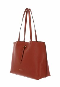 Sac en cuir pebble rouge avec des bretelles fines, doté d'une fermeture en métal doré et d'un design minimaliste.