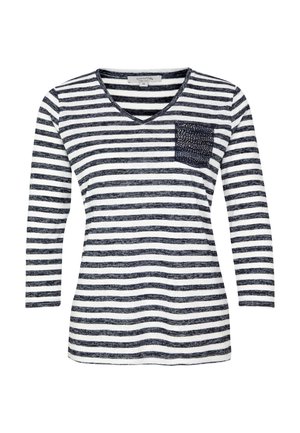 Chemise à manches longues avec des rayures horizontales noires et blanches, col en V et une poche noire texturée sur la poitrine gauche.