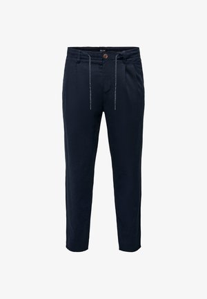 Pantalon pour homme bleu marine avec fermeture à boutons, passants pour ceinture, poches latérales et cordon de serrage à l'avant sur un fond blanc uni.