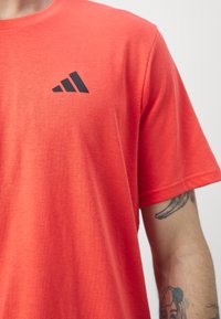 adidas Performance TR-ES FR T - Sportfelső - bright red/black