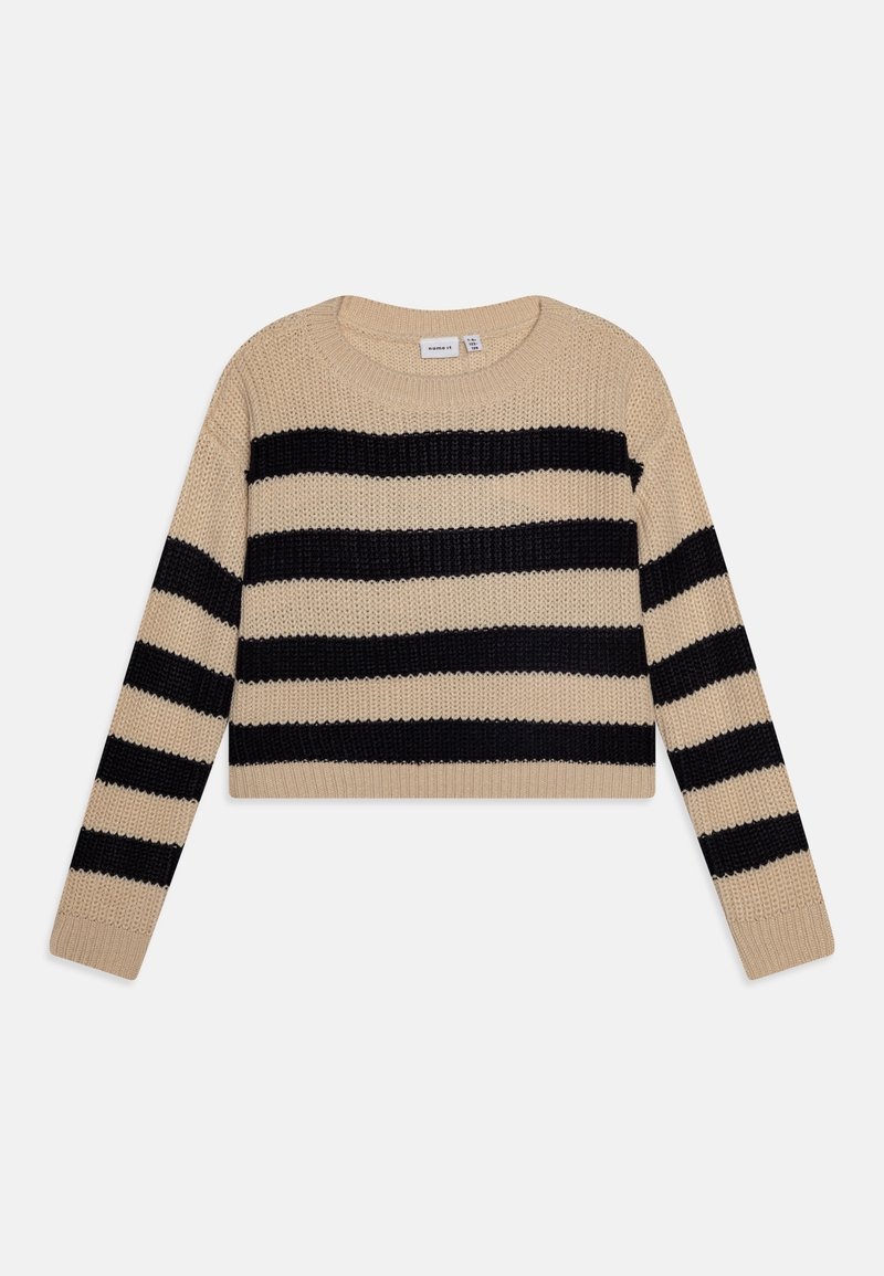 Pull en tricot beige à manches longues avec de larges rayures horizontales noires sur le corps et les manches, avec un col rond.