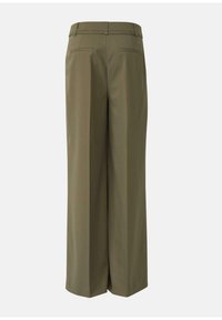 Olivgrüne, weit geschnittene Hose mit Gürtelschlaufen und zwei Paspeltaschen auf der Rückseite, Rückansicht.