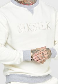 SIKSILK Sudadera - off-white