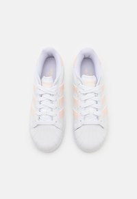 adidas Originals SUPERSTAR XLG W - Športni copati - footwear white/bliss orange