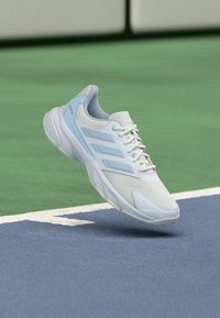 Nem kiválasztott, footwear white/crystal white/silver-coloured metallic