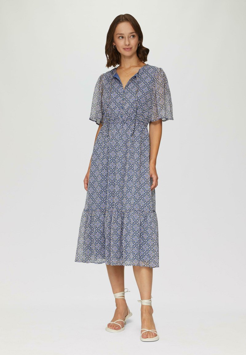 QS GEMUSTERTES MIDI - Blusenkleid - hellblau