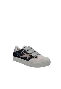 Baskets avec un bout et une languette en cuir blanc, des panneaux latéraux en paillettes bleu marine, un détail étoile beige et trois bandes Velcro argentées.