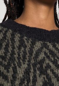 ICHI Stickad tröja - black