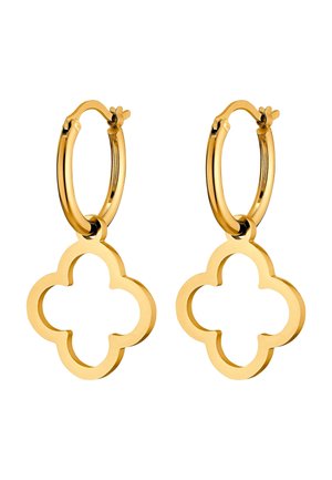 Paire de boucles d'oreilles créoles en or avec pendentifs ouverts en forme de quadrilobe suspendus sur fond blanc.