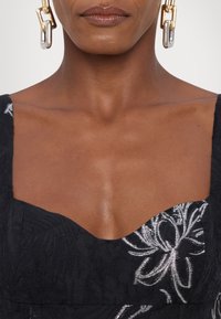 ML Monique Lhuillier THALIA SLEEVELESS LONG DRESS - Oblačila za posebne priložnosti - black/silver