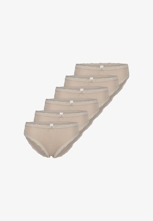 Sechs beige Damen-Slips mit Spitzensaum und kleinen Schleifen vorne, diagonal auf einem weißen Hintergrund angeordnet.