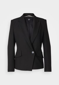 Černý blazer z hladké tkaniny, s klopovým límcem, jedním uzávěrem na stříbrný knoflík a dvěma předními kapsami.