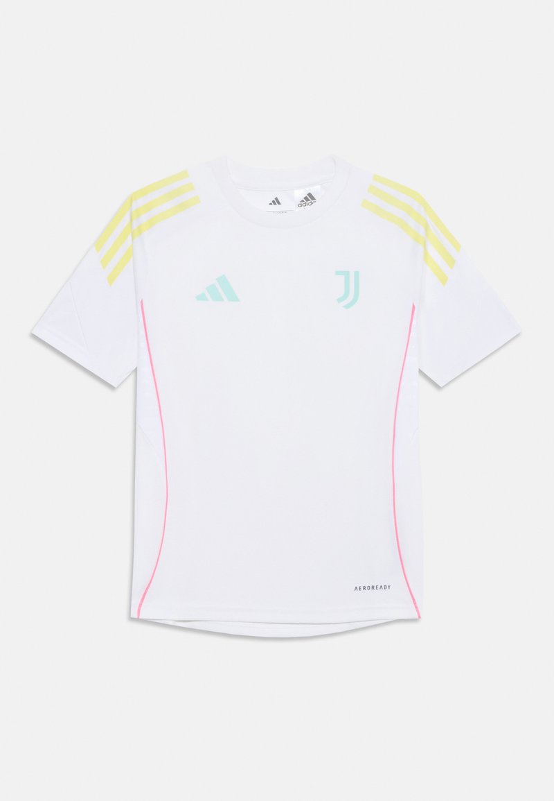 T-shirt de sport blanc à manches courtes avec des rayures jaunes sur les épaules, logo bleu clair, accents latéraux roses et étiquette "AEROREADY" au bas.