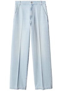Jeans de pierna ancha color azul claro fabricados en denim, con cintura alta, bolsillos frontales y cierre de botón. Textura suave con áreas deslavadas.