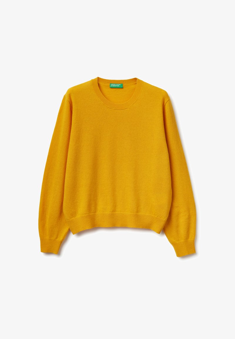 Gelber Strickpullover mit Rundhalsausschnitt, langen Ärmeln und gerippten Bündchen und Saum. Weiche Textur, lockere Passform, geeignet zum Layering.