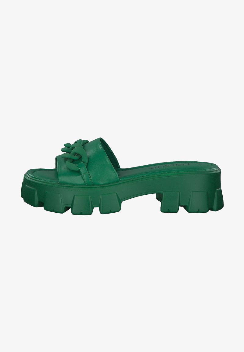 Sandale slide épaisse verte avec semelle texturée épaisse et détail chaîne oversize sur la bride.