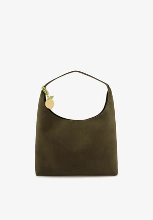 Sac à bandoulière vert olive foncé avec un charm en forme de citron et une sangle courte, présenté sur un fond blanc.