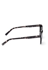 Gafas de sol Timberland con un marco rectangular de patrón negro y carey. Cuenta con lentes polarizados y patillas angulares para mayor durabilidad.