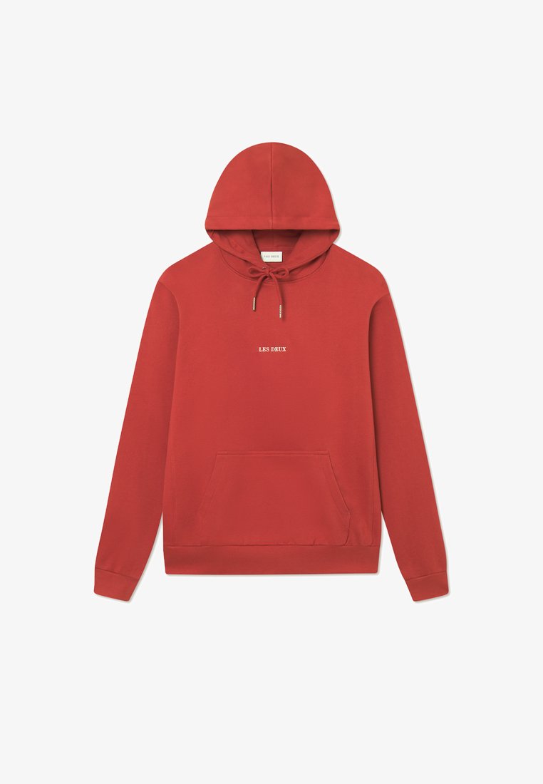 Sweatshirt com capuz vermelho feito em mistura de algodão. Apresenta um bolso frontal e fecho com cordão com extremidades metálicas. Logótipo 'LES DEUX' em branco.