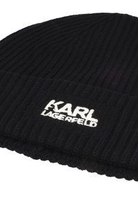 Schwarze gerippte Mütze aus Strickmaterial, mit einem weißen gestickten Logo "KARL LAGERFELD" am Bündchen und einer strukturierten Oberfläche.