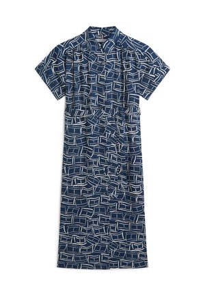 Μίντι φόρεμα κοντομάνικο σε ναυτικό μπλε με λευκό γεωμετρικό μοτίβο τούβλου, κουμπιά μπροστά, γιακά και ζώνη από το ίδιο ύφασμα στη μέση.