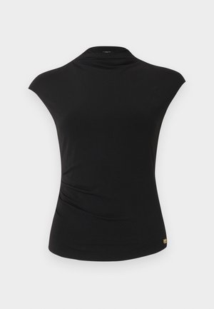 Zwart mouwloos topje met hoge hals, lichte plooien aan de zijkant en een klein gouden logodetail bij de taille.
