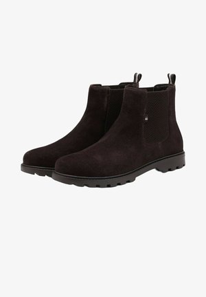 Bottines Chelsea en suede noir avec des panneaux élastiques sur les côtés, bout rond, semelle extérieure robuste et languettes pour un enfilage facile. Fini texturé pour une meilleure adhérence.