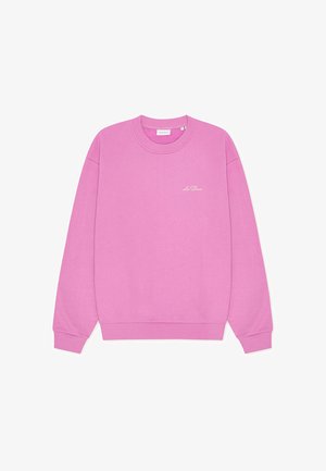 Roosa pusa pehmest kangast, millel on ümara kaelusega, pikad varrukad, soonikkoes mansetid ja serv, ees väike tikkimismärk.