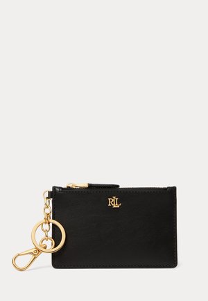 Porte-cartes rectangulaire noir à fermeture éclair, avec un logo RL doré et un anneau porte-clés doré muni d’un fermoir, sur un fond uni clair.