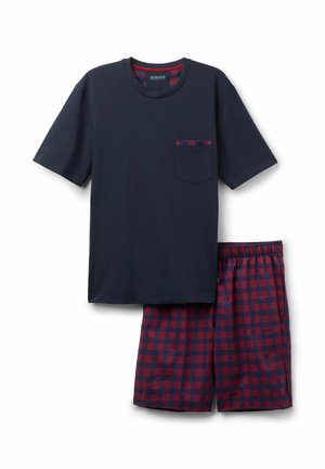 Marineblauw T-shirt met korte mouwen en een patroon bij de zak, gecombineerd met bijpassende rood- en marineblauwe geruite korte broek met elastische tailleband.