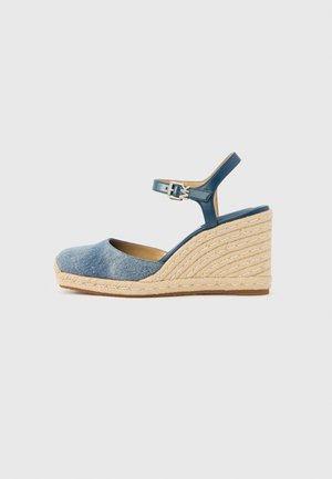 KENZIE - Sandalen met sleehak - light-blue denim
