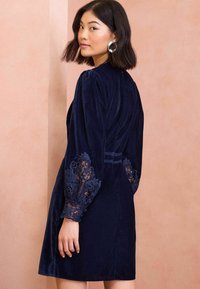 Love & Roses REGULAR FIT - MINI - Juhlamekko - navy blue