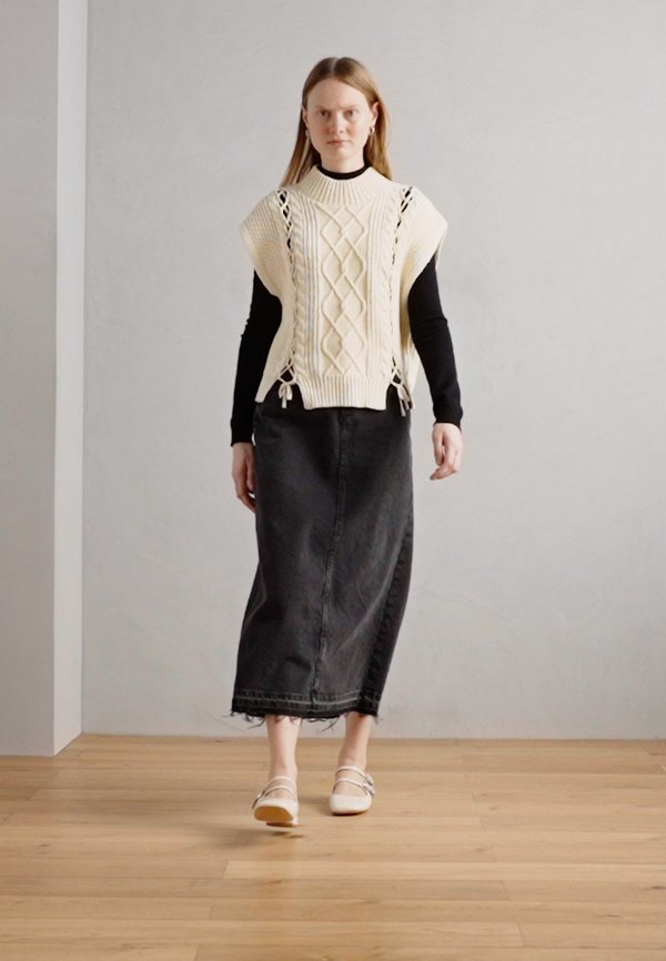 Ankle strap ballet pumps - charol ice4