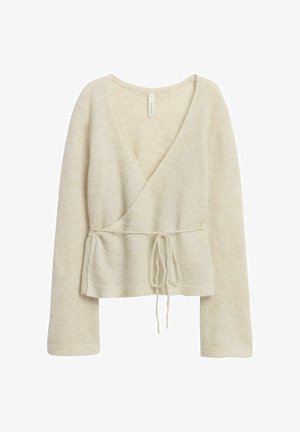 Beige strikket omslagstrøje med lange ærmer og bælte i taljen, med V-hals og blød tekstur.