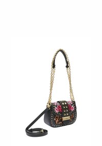 Borsa a mano in pelle nera con tracolla a catena dorata, ricamo floreale, pannello con stampa leopardata, dettagli con borchie e tracolla regolabile.