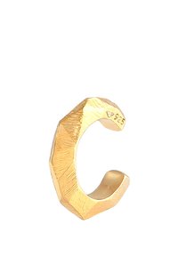 Guldbelagt ørestik i en geometrisk C-form, med en tekstureret overflade med facetter og et stempel, der angiver sterlingsølv (925).