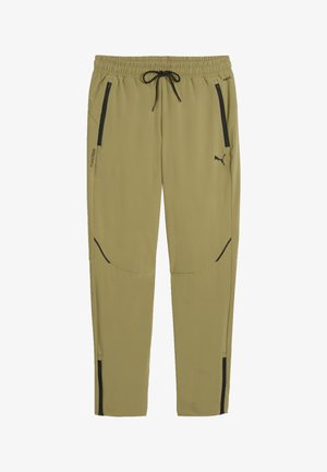 Lekkie sportowe spodnie w jasnym oliwkowym kolorze z czarnym sznurkiem, kieszeniami na suwak, logo Puma oraz suwakiem przy otworach na kostkach.