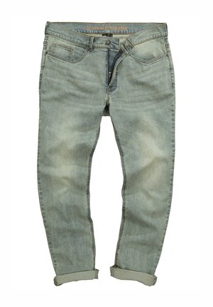 Jeans de mezclilla azul claro con un acabado ligeramente deslavado, que cuentan con cinco bolsillos, cierre de cremallera y puños enrollados en el dobladillo.