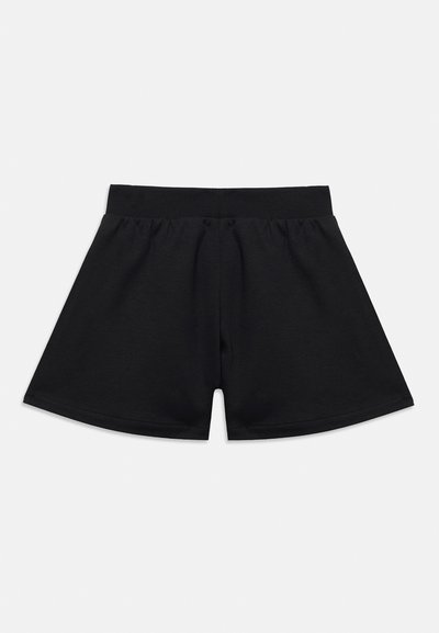 Shorts noirs amples avec une large ceinture élastique, fabriqués en tissu doux, présentés à plat sur un fond blanc.