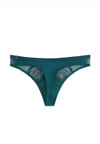 Teal tanga i mjukt tyg med spetsdetaljer på sidorna, med en slät midja och en minimalistisk design. Invecklade spetsdetaljer synliga.
