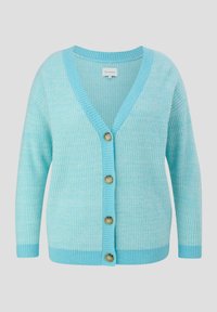 Hellblauer Cardigan mit V-Ausschnitt, gerippter Textur und fünf Holzknöpfen auf der Vorderseite. Einheitliche Farbe mit kontrastierendem Besatz an den Bündchen.