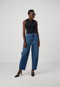 7 for all mankind JAYNE TAPERED SANTA CRUZ - Laisvo kirpimo džinsai - mid blue