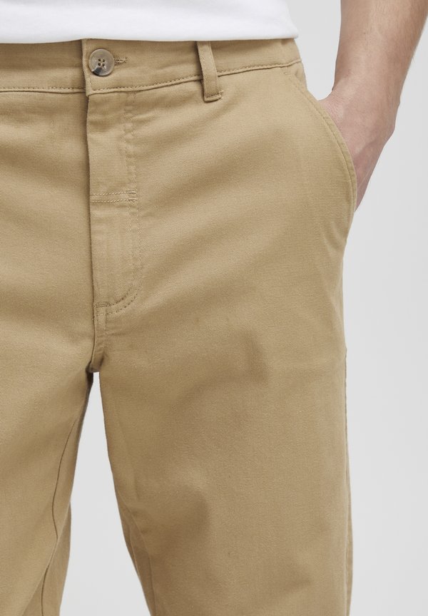SDERICO REGULAR FIT - Trousers - sand3
