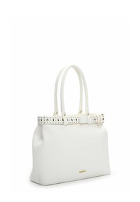 Borsa a mano in pelle bianca con due manici robusti, una tracolla in stile cintura con accenti quadrati e una texture liscia, forma rettangolare e logo dorato discreto.