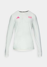 Langärmliges, hellmintgrünes Laufshirt mit pinkem Adidas-Logo und dem Text "BMW Berlin Marathon" auf der Brust, Rundhalsausschnitt.