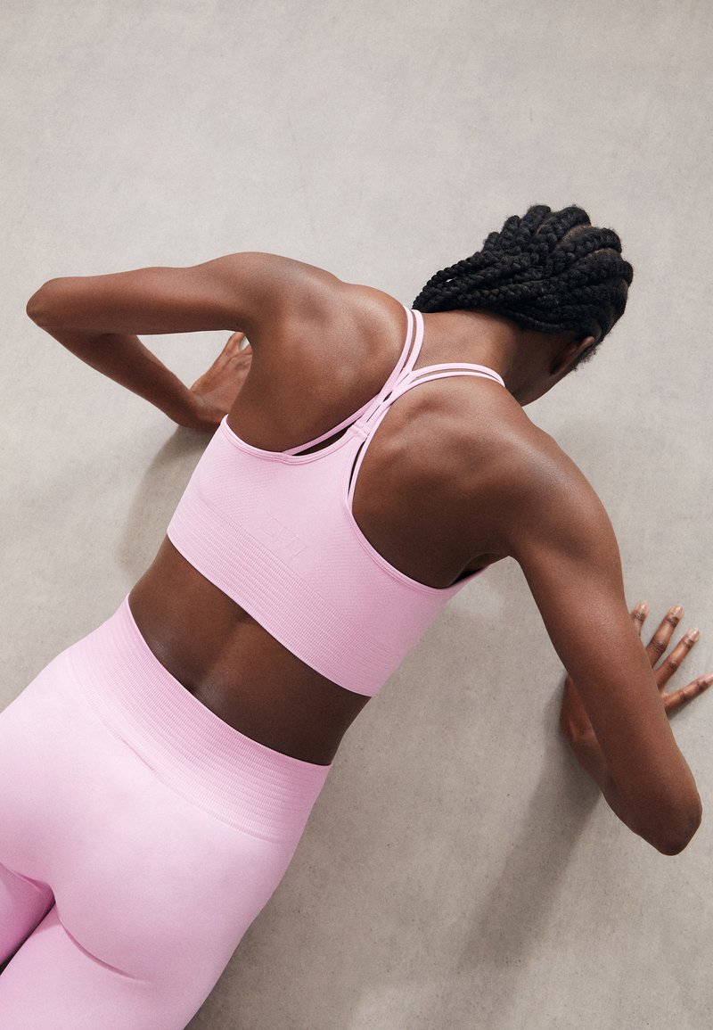 ICANIWILL DEFINE SEAMLESS BRA - Vidutiniškai krūtinę prilaikanti sportinė liemenėlė - cool pink