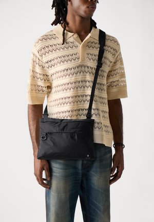SALUIS CROSSBODY BAG  - Rankinė per petį - black