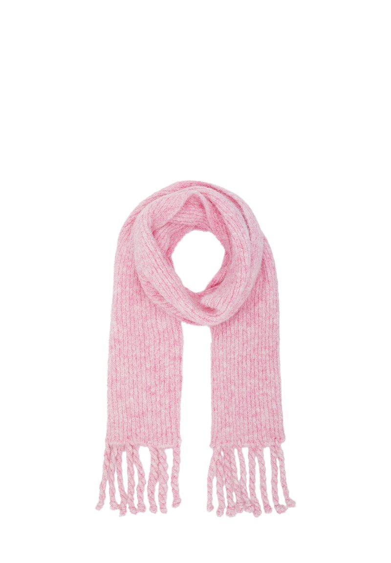 Różowy szydełkowany szalik o miękkiej teksturze, z prążkowanym wzorem i frędzlami na końcach, starannie ułożony w pętlę.