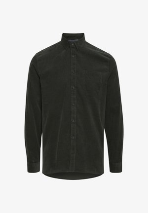 Schwarzes Cordhemd mit langen Ärmeln, Button-Down-Kragen, durchgehenden Knöpfen vorne und einer einzelnen Brusttasche, auf weißem Hintergrund präsentiert.